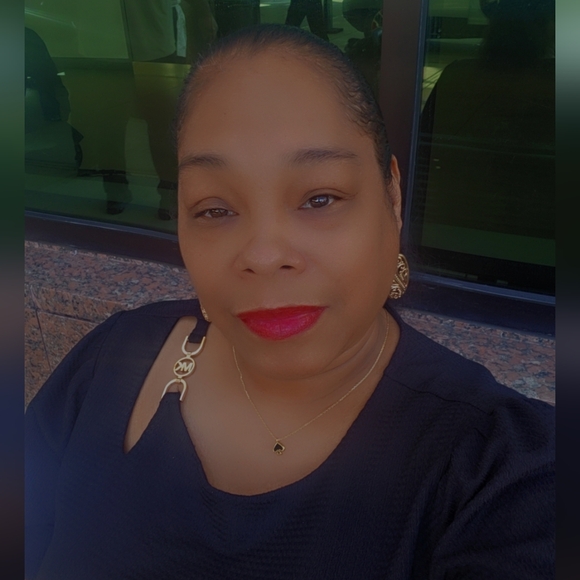 Meet the Posher Other - 🔥Meet your Posher, Mrs. Doniniques🔥